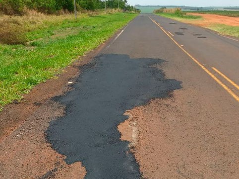 Prefeitura de Colina realiza Operação Tapa Buraco na Estrada Vicinal Renê Vaz de Almeida