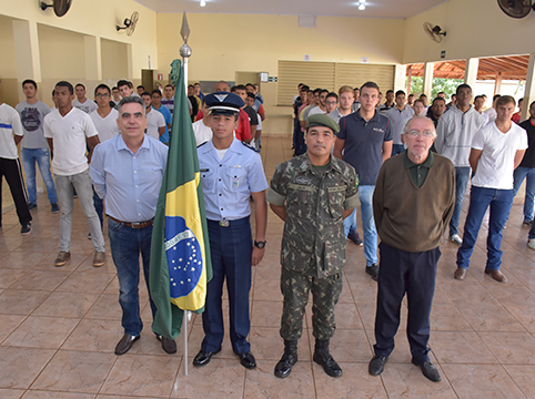 Junta Militar de Colina entrega Certificados de Dispensa de Incorporação à 170 jovens do município